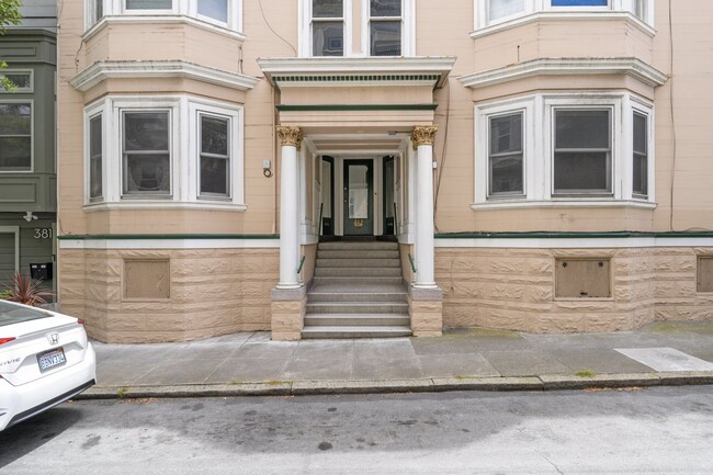 389 Elizabeth St in San Francisco, CA - Building Photo - Building Photo