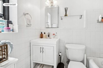 211 E 35th St in New York, NY - Building Photo - Building Photo