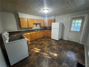 27 Greenman Ave in New York Mills, NY - Building Photo - Building Photo