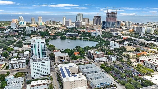 813 Burlington Ave N in St. Petersburg, FL - Building Photo - Building Photo