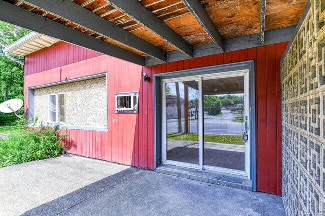 property at 1614 US-9W