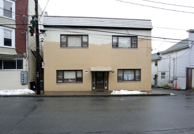 721 Centre St in Freeland, PA - Foto de edificio - Building Photo