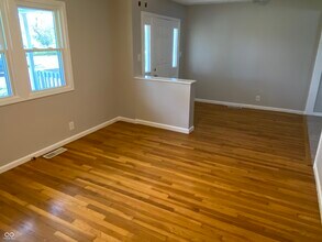 1036 E Auman Dr in Carmel, IN - Building Photo - Building Photo