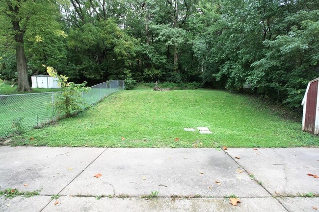 445 Waverly Rd in Davenport, IA - Building Photo - Building Photo