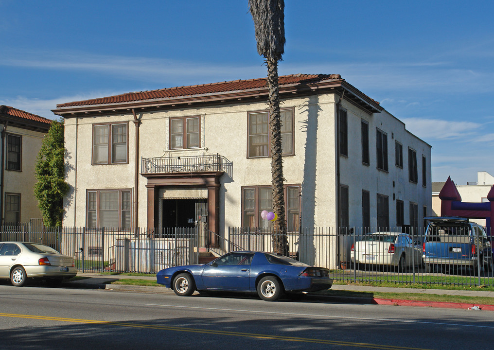 2437 Venice Blvd in Los Angeles, CA - Building Photo