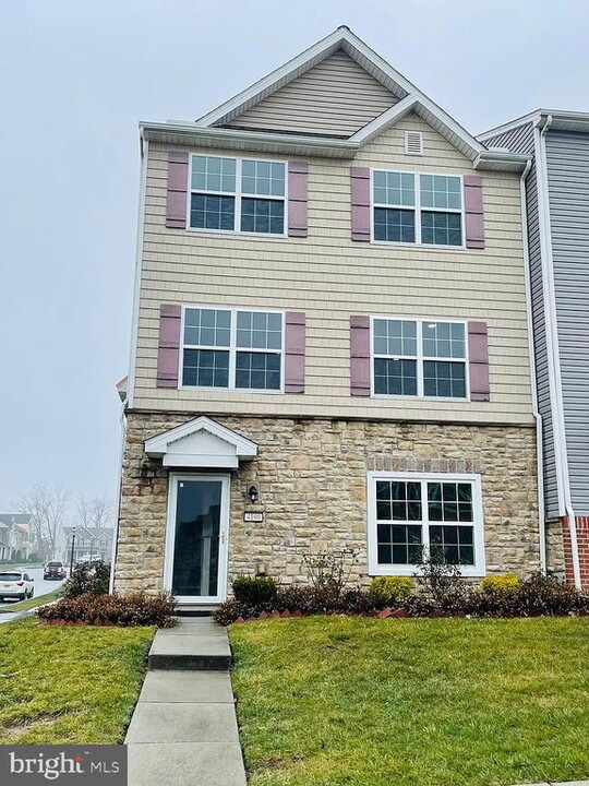 4100 Wild Orchid Ln in Enola, PA - Building Photo