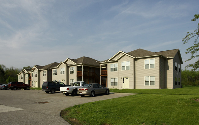 Greenbriar Apartments in Grafton, OH - Building Photo - Building Photo