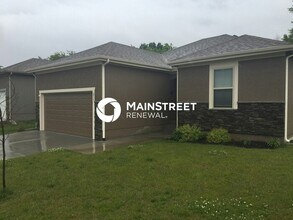 213 NE Kim Ct in Grain Valley, MO - Building Photo - Building Photo