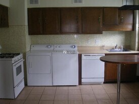 61 Putnam St, Unit 2 in Somerville, MA - Building Photo
