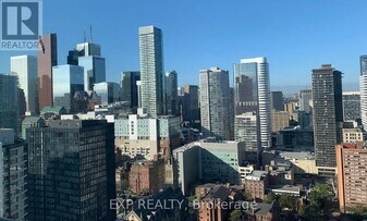 77 Mutual St in Toronto, ON - Building Photo