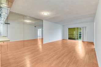 8940 S Hollybrook Blvd in Pembroke Pines, FL - Foto de edificio - Building Photo