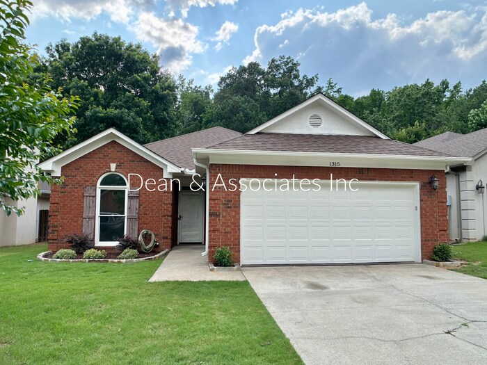 1315 Berwick Dr in Birmingham, AL - Building Photo