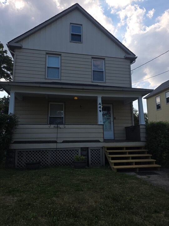 449 7th St in Struthers, OH - Building Photo