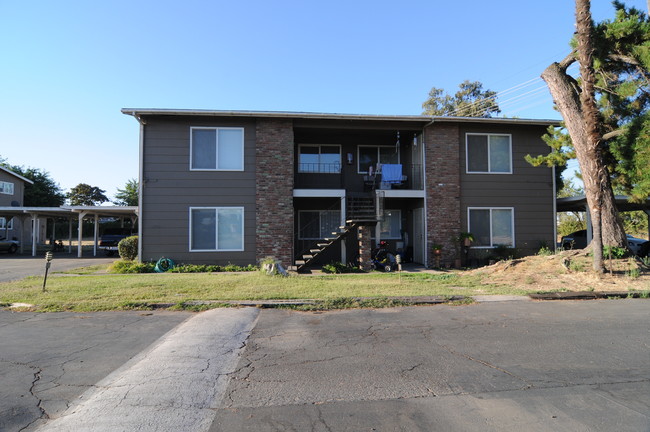 19810 N Highway 99 in Acampo, CA - Foto de edificio - Building Photo