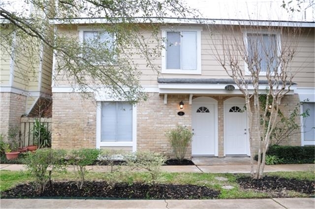 Memorial Mews in Houston, TX - Building Photo