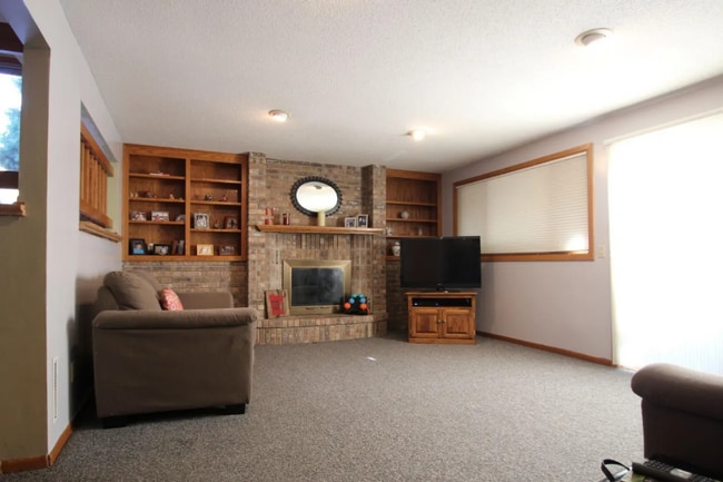 2721 Westcliffe Dr in Burnsville, MN - Building Photo - Building Photo