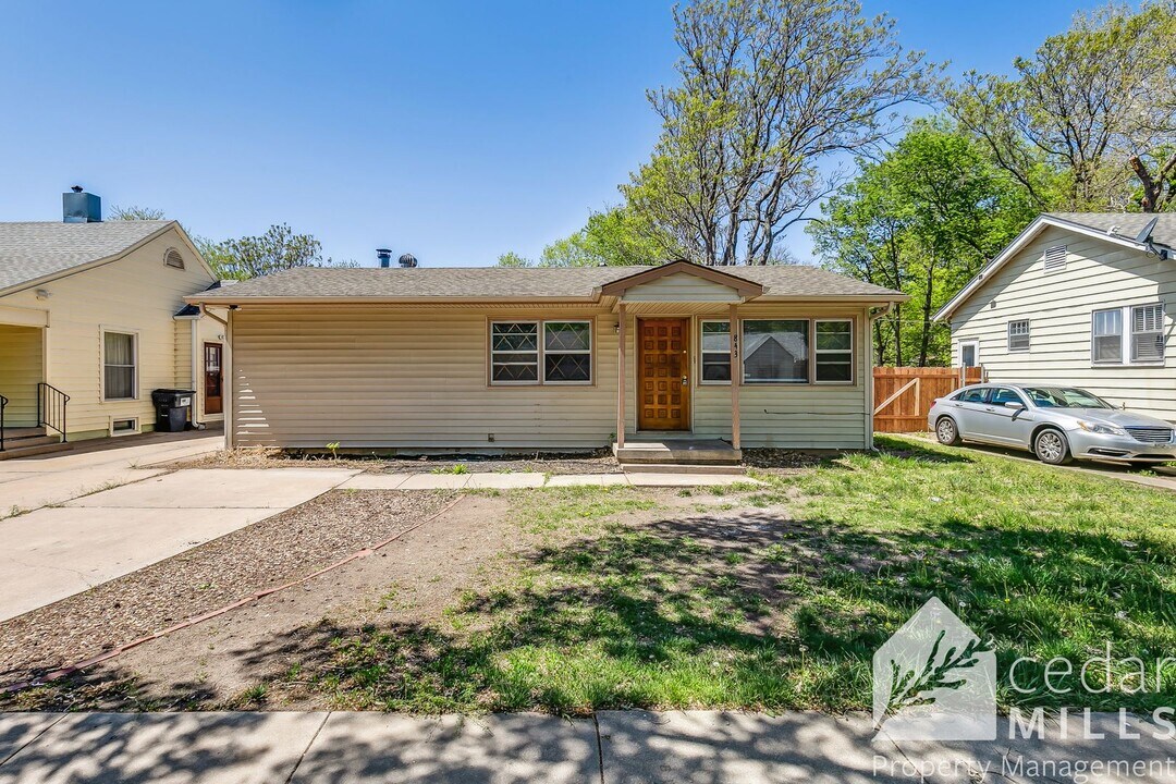 843 Chautauqua in Wichita, KS - Building Photo