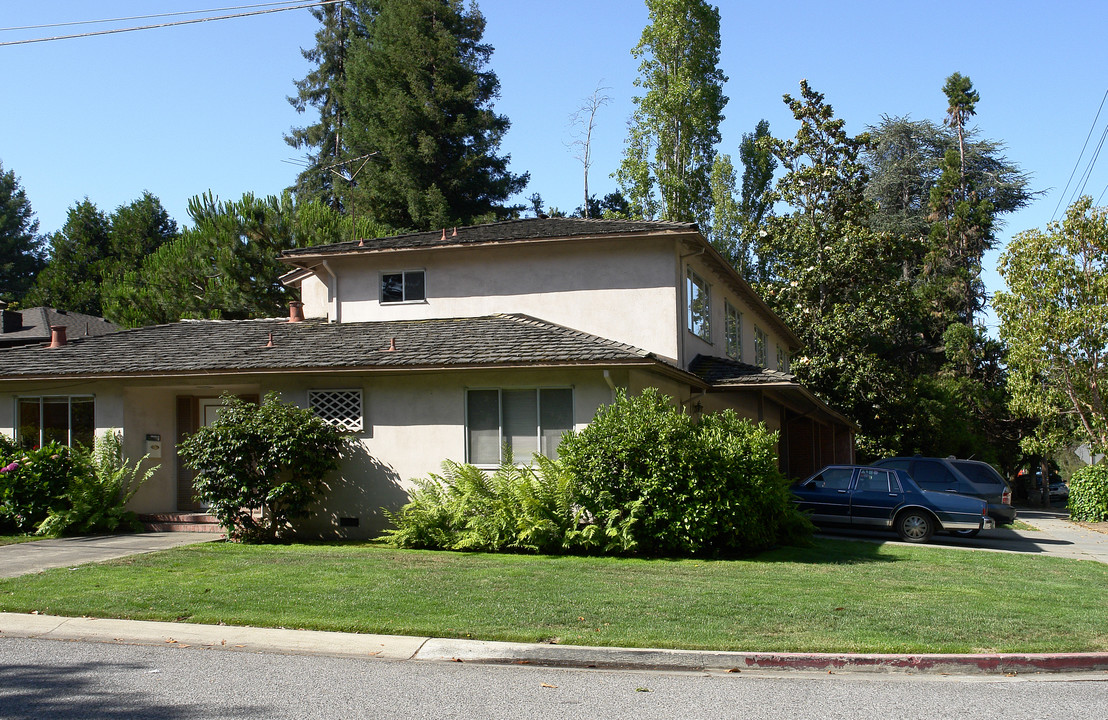 199 Oak Grove Ave in Menlo Park, CA - Foto de edificio