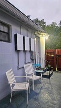 830 NE 159th St in North Miami Beach, FL - Foto de edificio - Building Photo