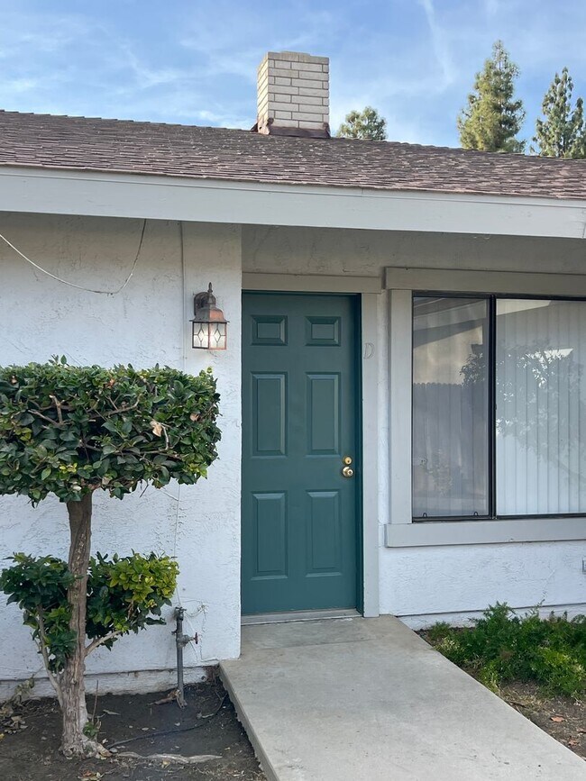 7404 Stockdale Hwy in Bakersfield, CA - Building Photo - Building Photo