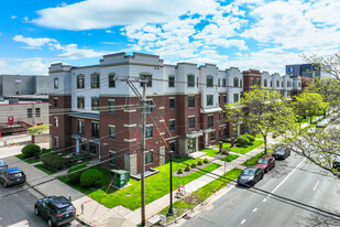 Mill Trace Condominiums in Minneapolis, MN - Building Photo