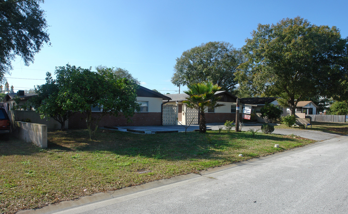 460 93rd Ave N in St. Petersburg, FL - Building Photo