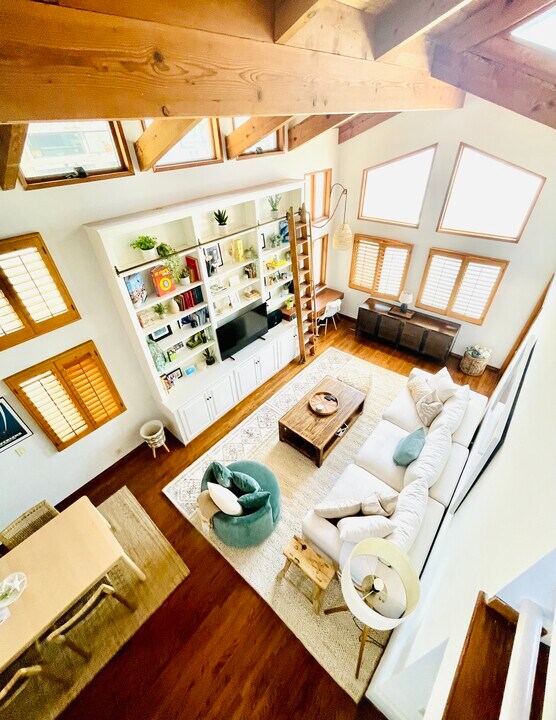 245 26th St, Unit Beach Retreat in Hermosa Beach, CA - Building Photo