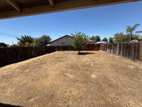 1802 Earl Ave in Corcoran, CA - Building Photo - Building Photo