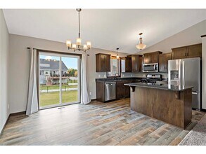 7713 Lambert Cir NE in Otsego, MN - Foto de edificio - Building Photo