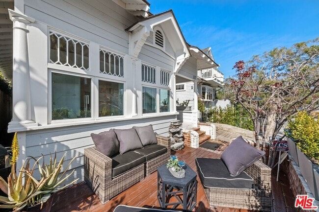 157 Hart Ave in Santa Monica, CA - Building Photo - Building Photo