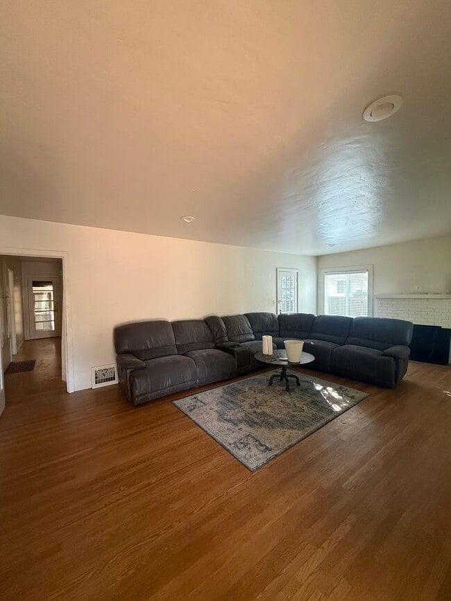 324 University Ave in Davis, CA - Building Photo - Building Photo