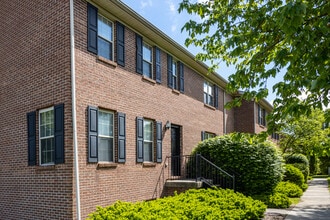 EAGLE CREEK TOWNHOMES in Lexington, KY - Foto de edificio - Building Photo