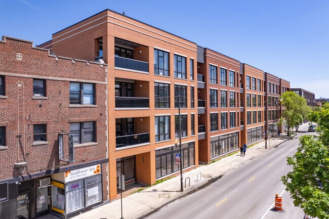 3121 N Milwaukee Ave in Chicago, IL - Building Photo - Building Photo