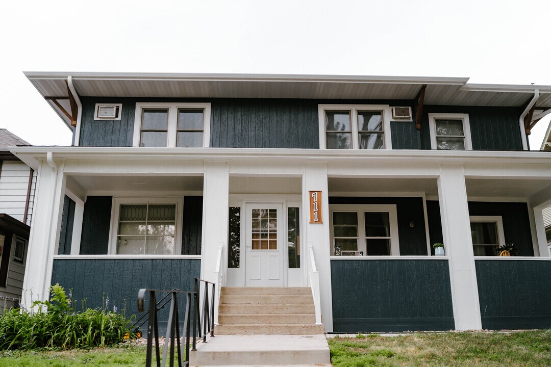 711 S Phillips Ave, Unit 3 in Sioux Falls, SD - Building Photo