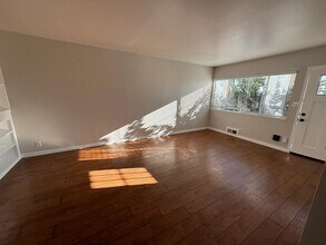 2430 Fern St, Unit C in Oakland, CA - Building Photo - Building Photo