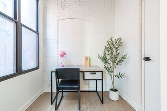 Carriage House in Philadelphia, PA - Foto de edificio - Building Photo