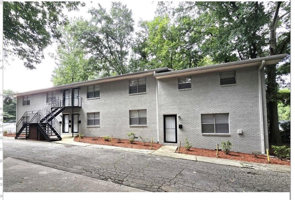 2637 Lester St in Atlanta, GA - Building Photo