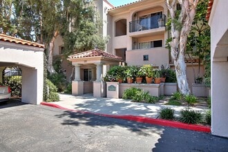 108 Por La Mar Cir in Santa Barbara, CA - Building Photo - Building Photo