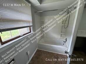 1137 W Main St in Annville, PA - Foto de edificio - Building Photo