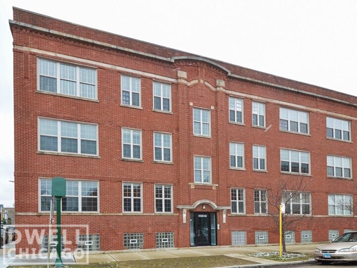 3205 W George St, Unit 2 in Chicago, IL - Building Photo