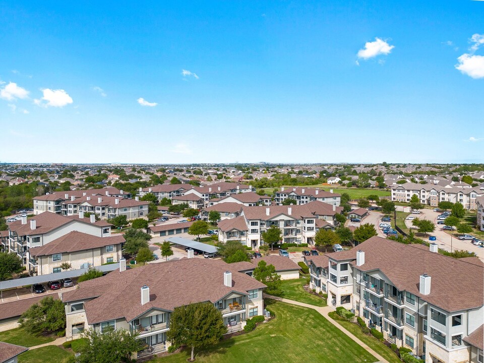 Republic Park Vista in Fort Worth, TX - Building Photo