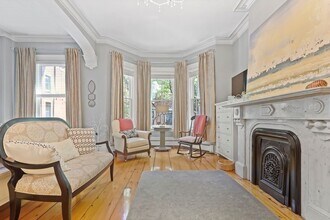 12 Auburn St, Unit B in Boston, MA - Foto de edificio - Building Photo