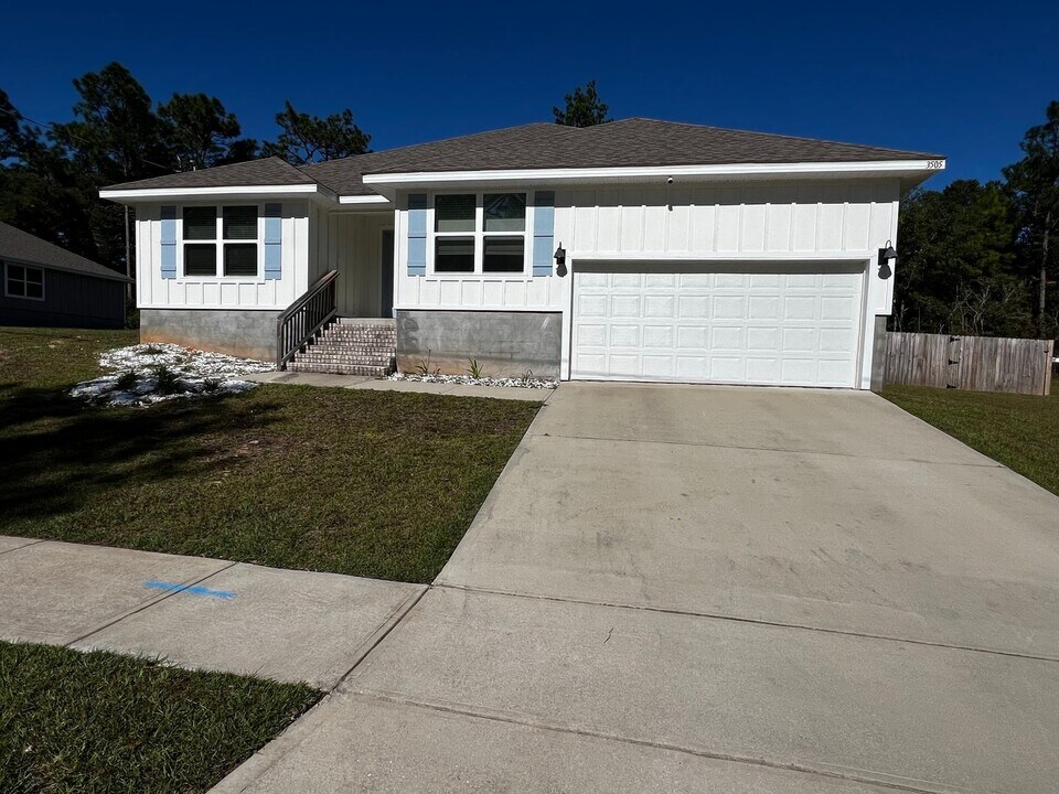 3505 Sugar Maple Ln in Crestview, FL - Foto de edificio