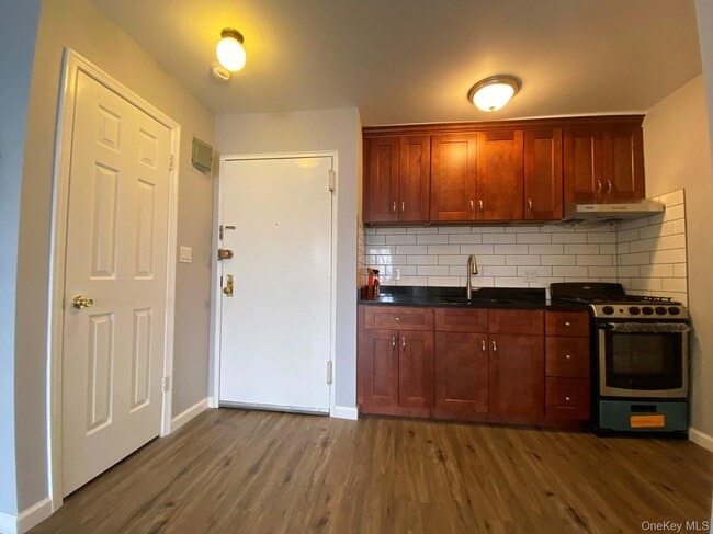 61-22 168th St in Queens, NY - Building Photo - Building Photo