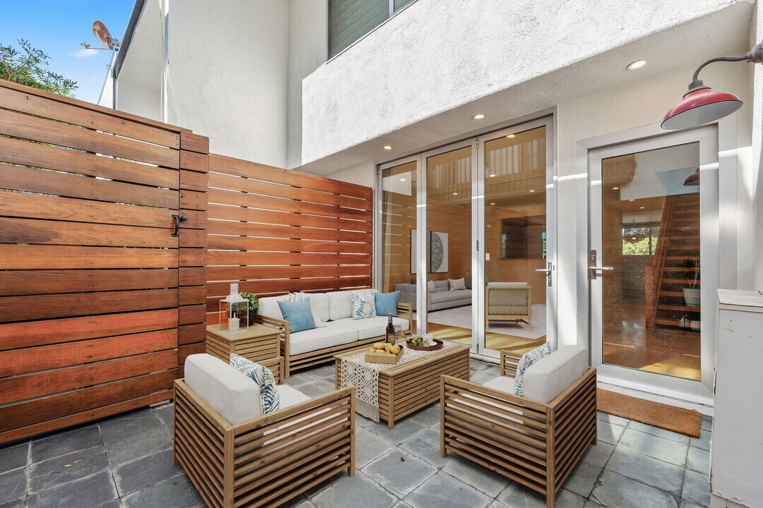 630 Raymond Ave in Santa Monica, CA - Building Photo