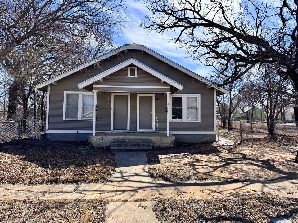 1312 Ave C in Brownwood, TX - Building Photo
