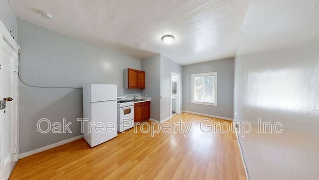 property at 1607 2nd Ave