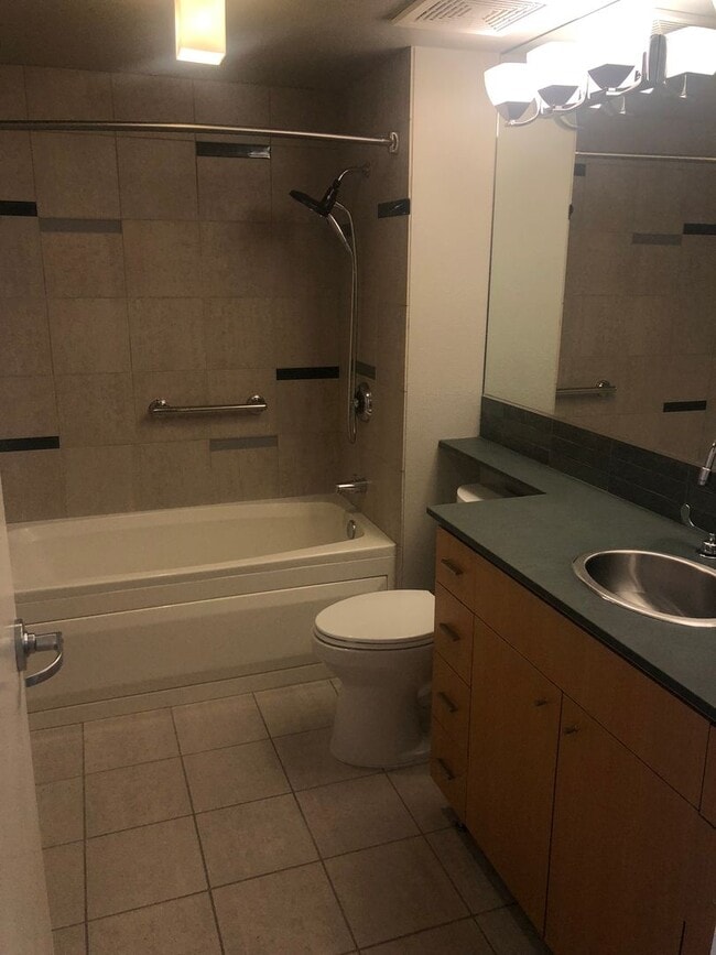 17 W Mercer St in Seattle, WA - Building Photo - Building Photo