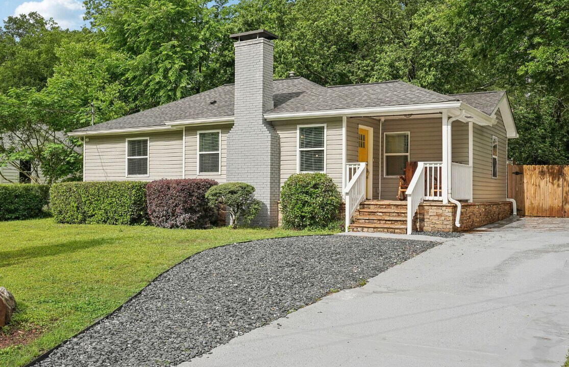1605 Wellswood Dr SE in Atlanta, GA - Foto de edificio