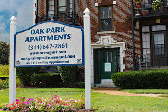 Oak Park Apartments in St. Louis, MO - Foto de edificio - Building Photo